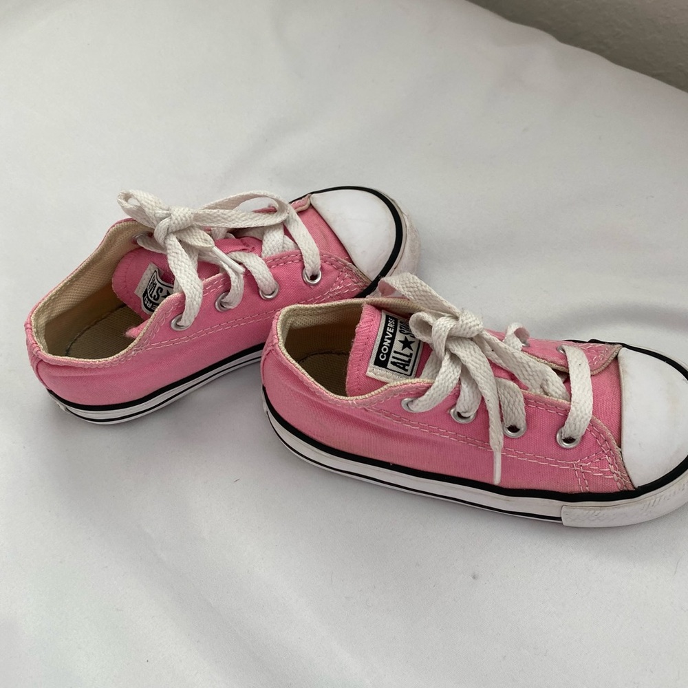 Kids size 8 Converse All Star Pink Canvas Sneakers. In good condition. - Picture 8 of 13